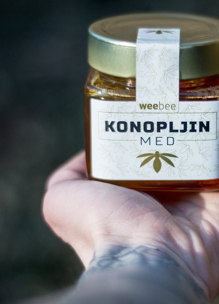 Kozarec WeeBee medu v roki